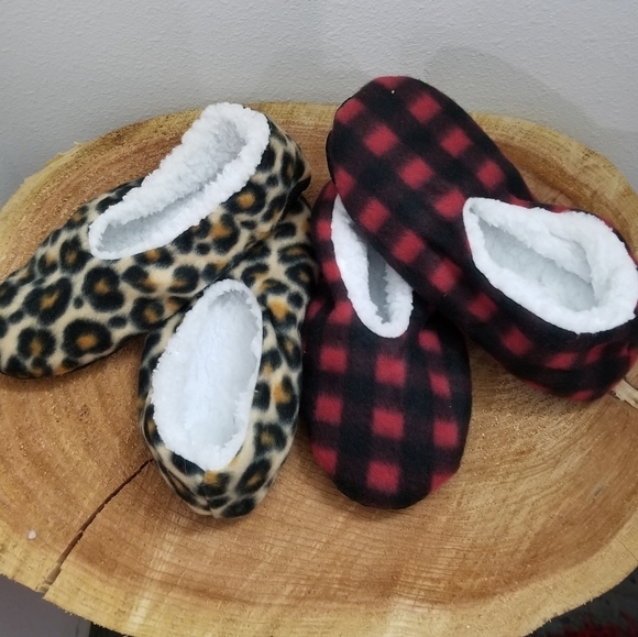 Christmas Gifts! PLUSH SLIPPER SOCKS - Picture 1 of 6
